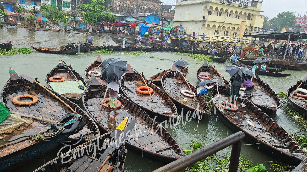 Sadarghat River Port busy boat terminal Buriganga River Dhaka Bangladesh