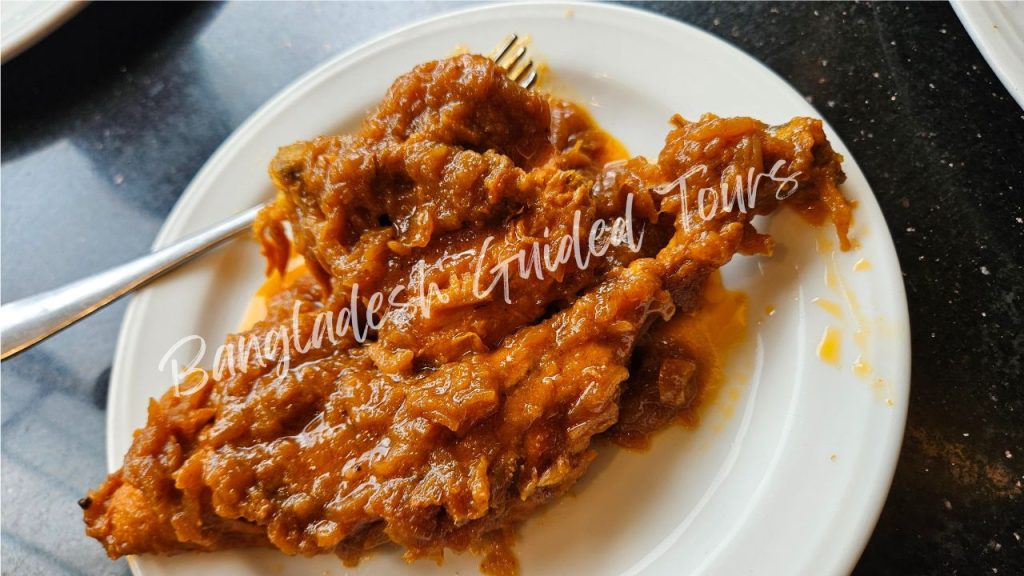 Traditional Chicken Rezala Mughlai curry served in Old Dhaka, creamy yogurt-based chicken dish with cashew, poppy seed, and spices for foreign tourists